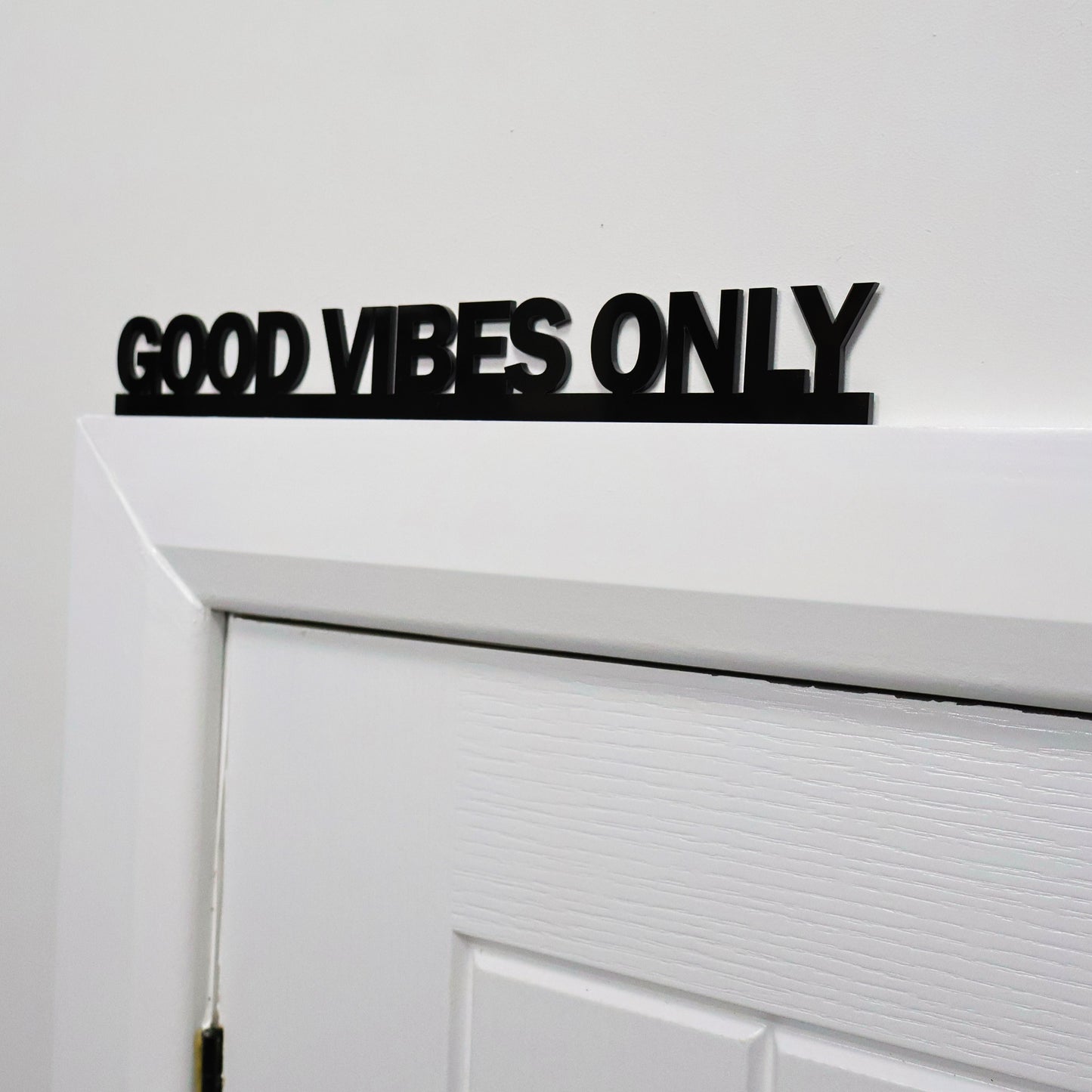 GOOD VIBES ONLY Door Topper