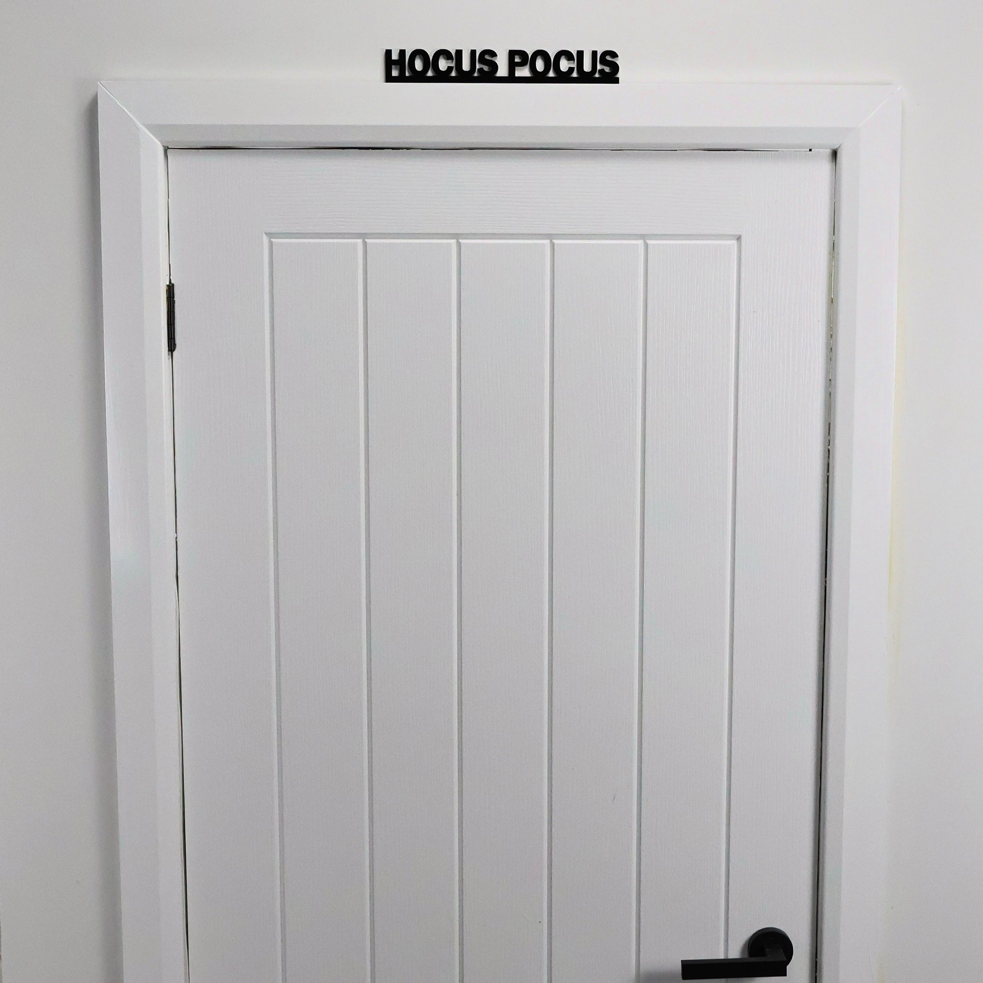 Halloween wall decoration with Hocus Pocus quote