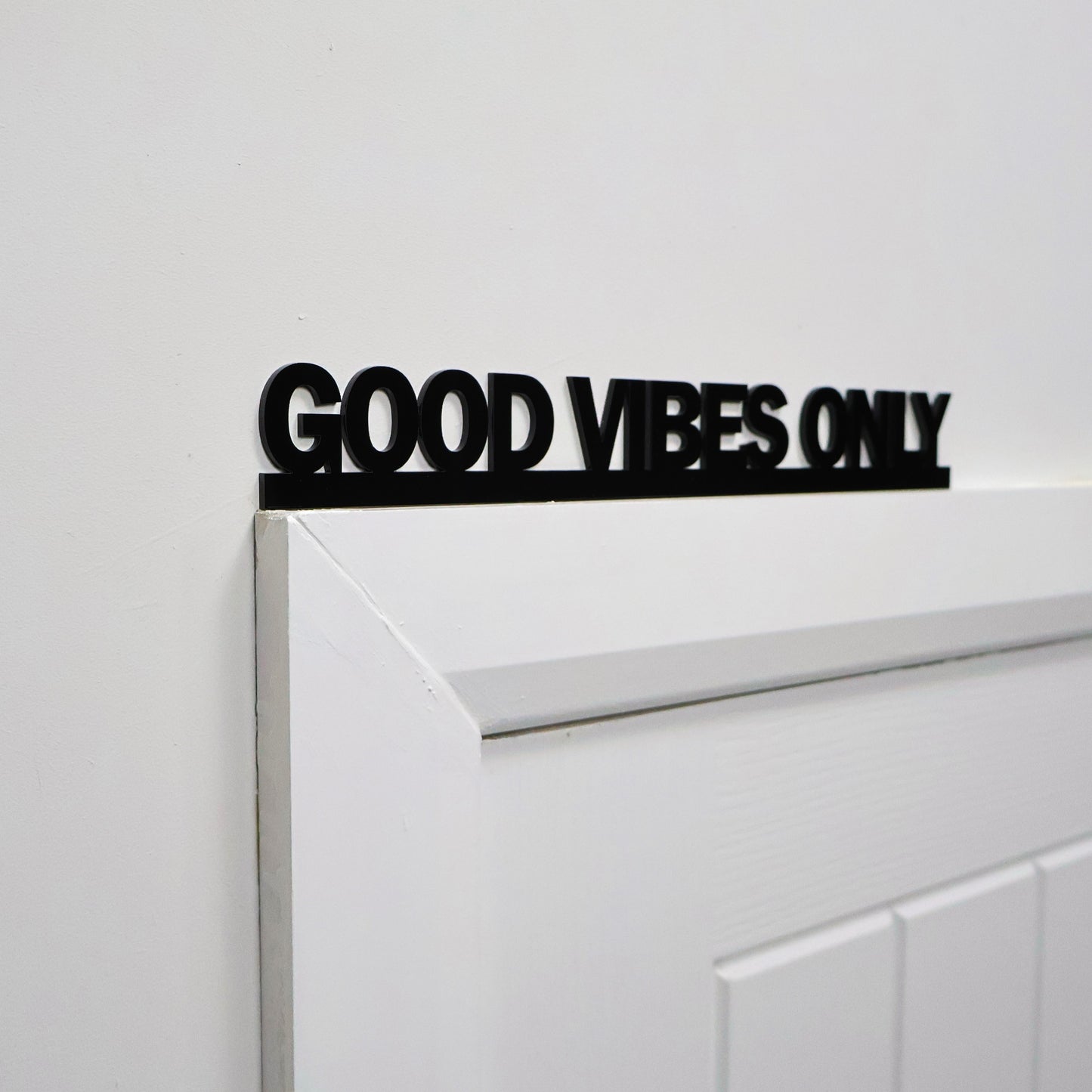 GOOD VIBES ONLY Door Topper